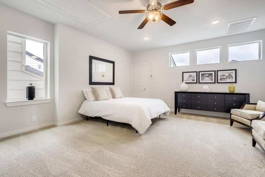 Gorgeous 4 Bed On St Mary's - Minutes To Riverwalk/pearl Hébergement de vacances San Antonio