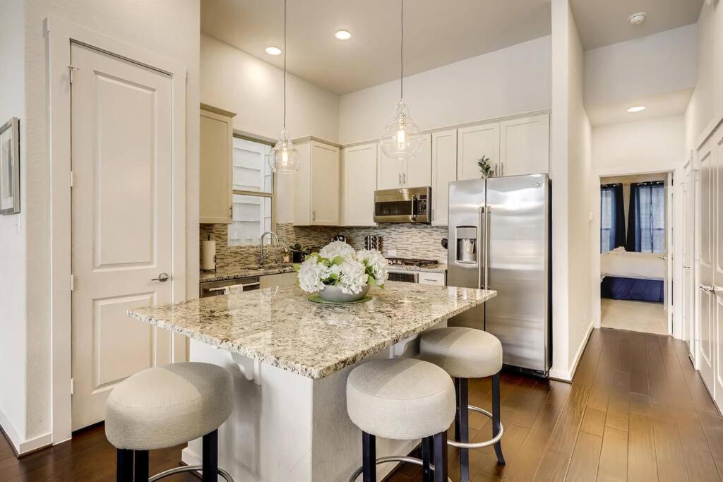 Gorgeous 4 Bed On St Mary's - Minutes To Riverwalk/pearl Hébergement de vacances