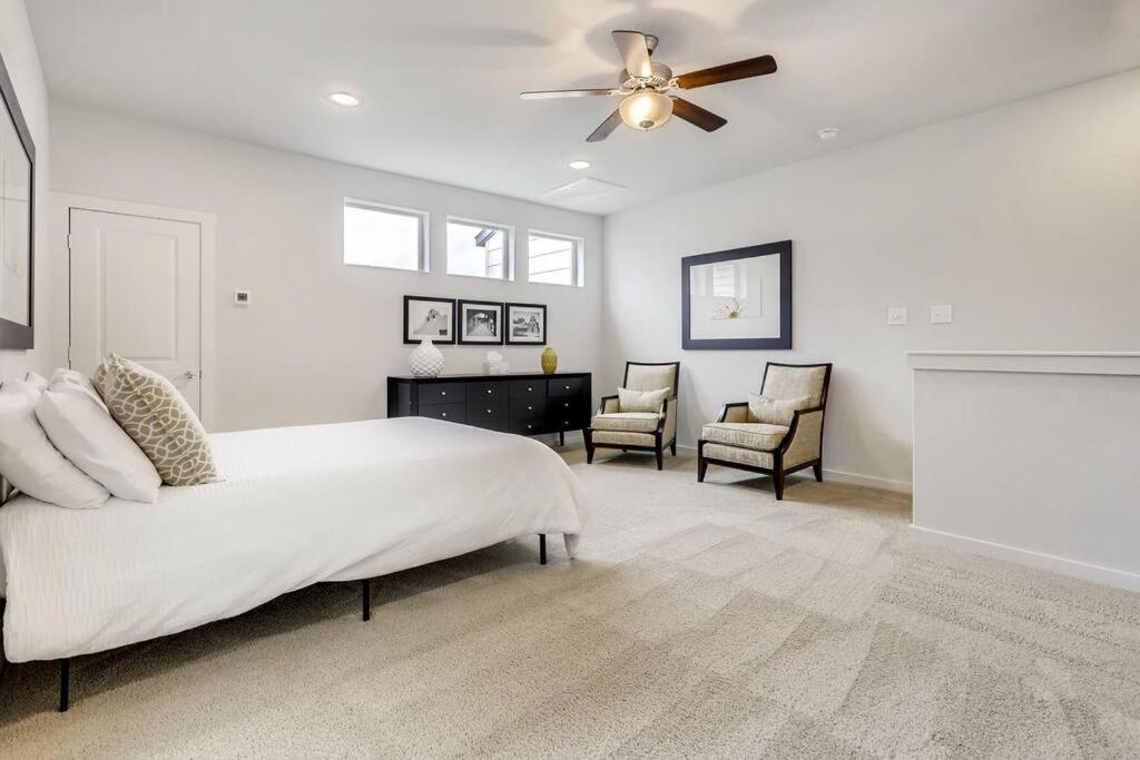 Gorgeous 4 Bed On St Mary's - Minutes To Riverwalk/pearl Hébergement de vacances San Antonio