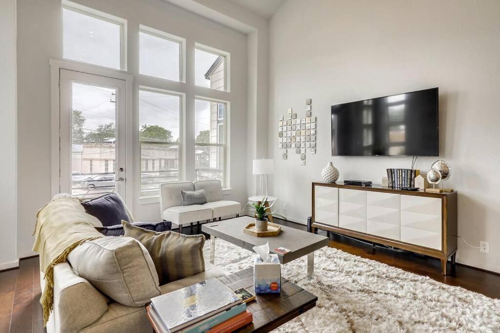 Gorgeous 4 Bed On St Mary's - Minutes To Riverwalk/pearl Hébergement de vacances San Antonio